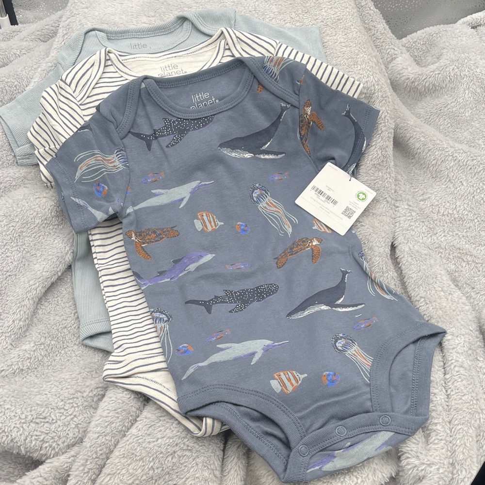 Carter’s little planet organic Baby Onesie size 24M